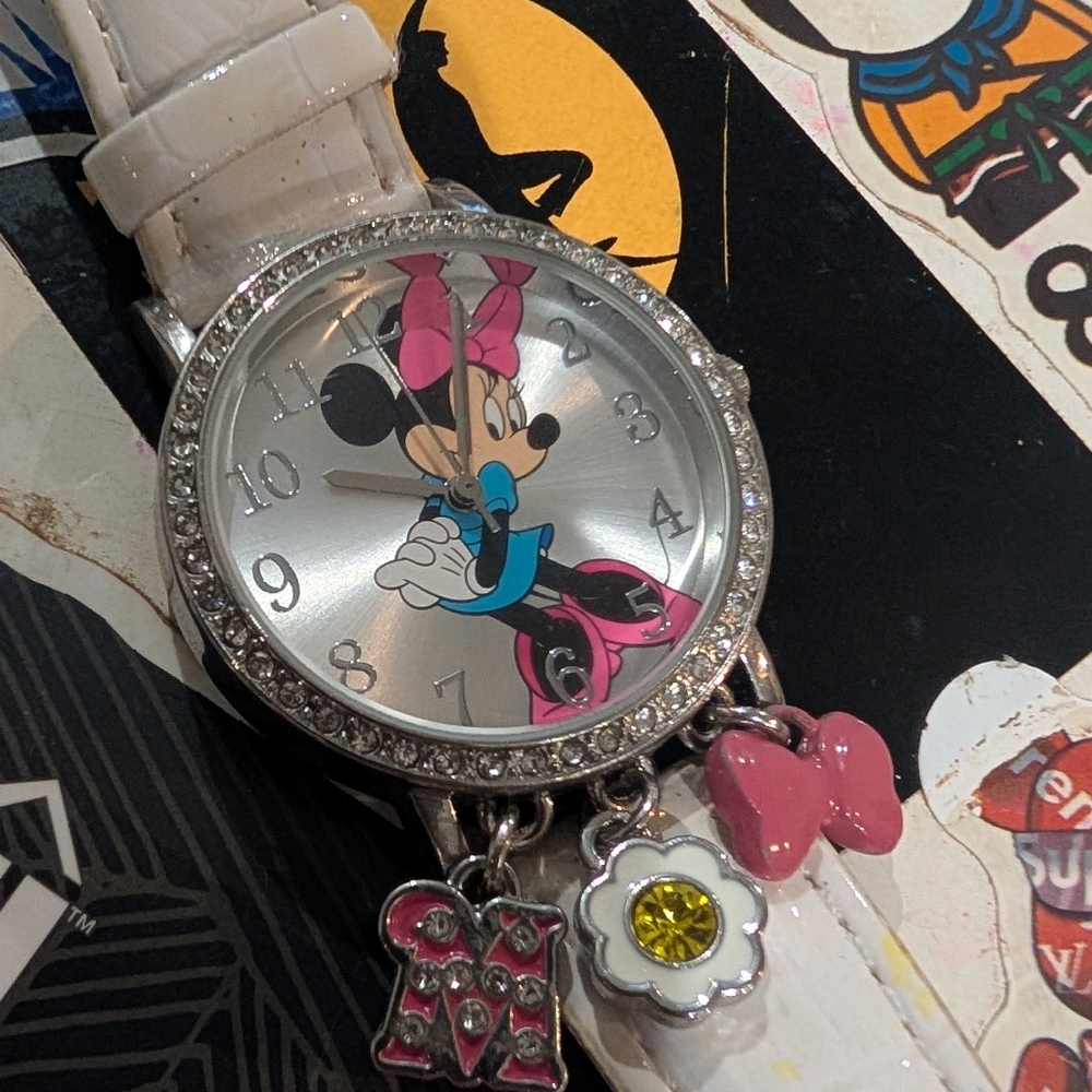 Minnie Mouse Disney Watch - Picture 2 of 4